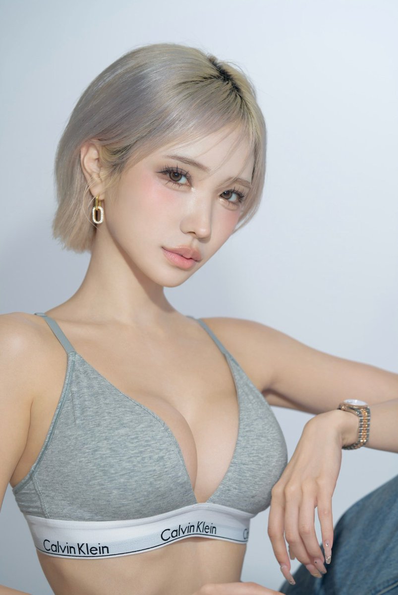 【春陽モカ】カルバンクラインからはみ出るG乳ギャルがエロすぎ